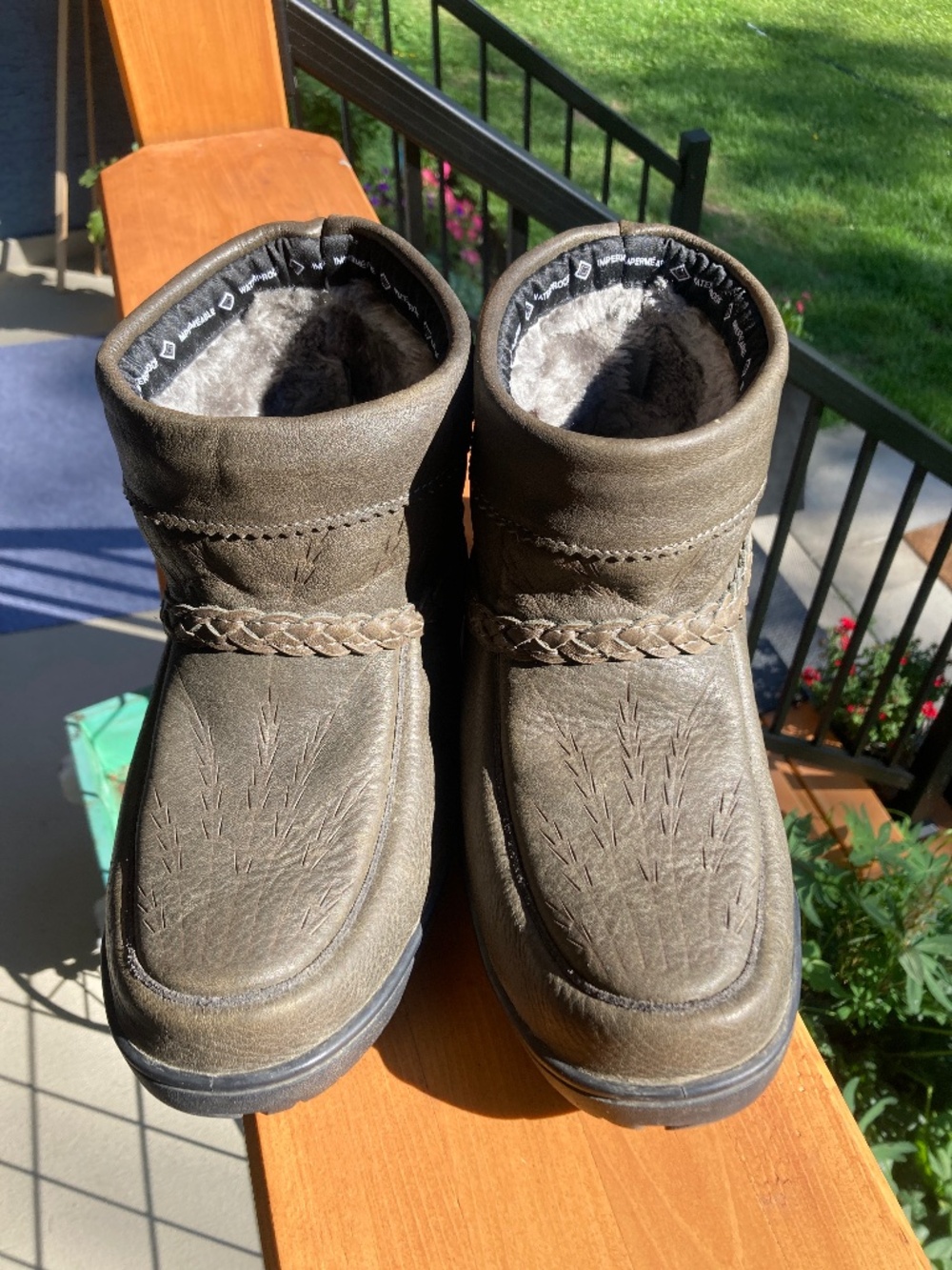 MANITOBAH WATERPROOF TAMARACK ANKLE WOMENS SIZE 9